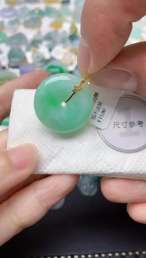 翡翠18K金镶嵌颈饰天然缅甸A货翡翠