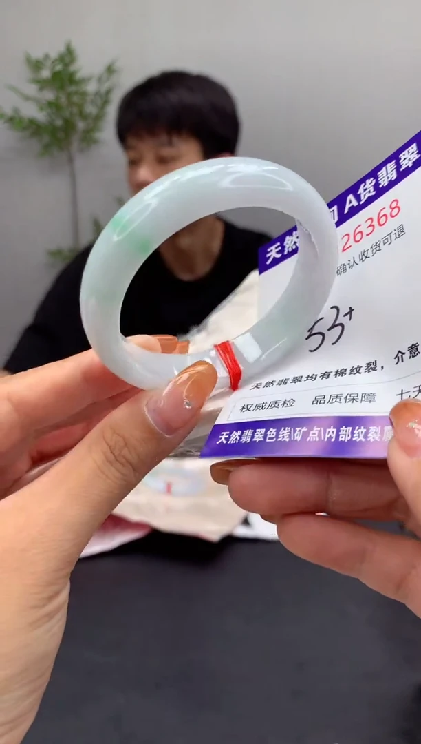 未镶嵌手镯翡翠有纹，完美者勿拍