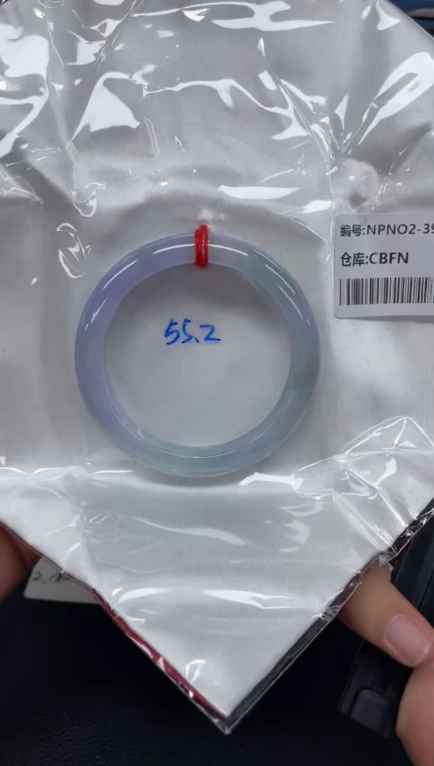 未镶嵌手镯翡翠向***?翡翠手镯