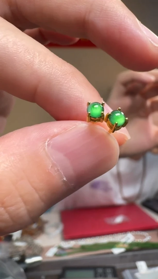 翡翠银S925镶嵌耳钉翡翠S925银耳钉约3mm