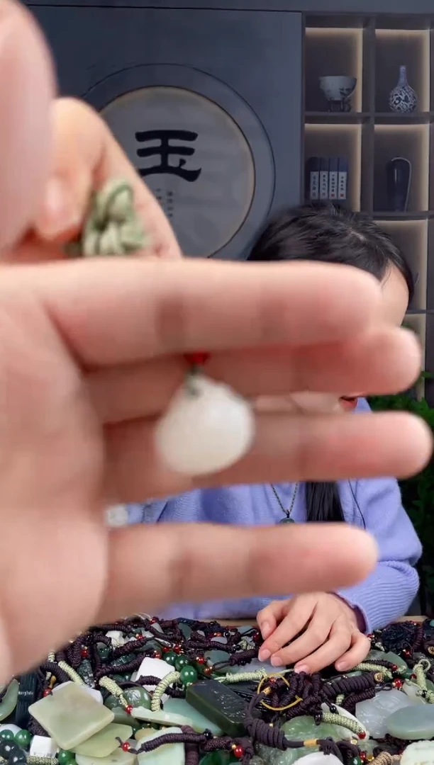 颈饰未镶嵌和田玉拍一发一，多样性发货