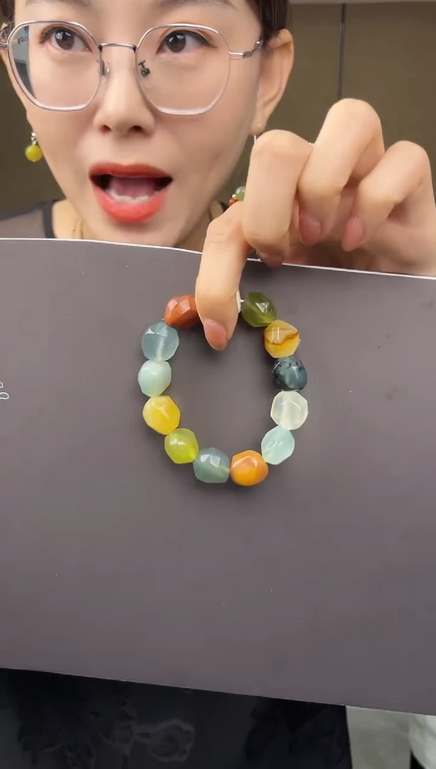 未镶嵌岫玉手链1