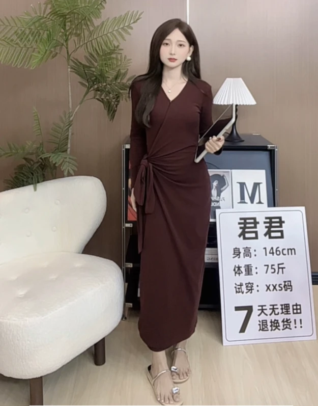 小个子时尚V领气质秋款上新收腰连衣裙QF250801