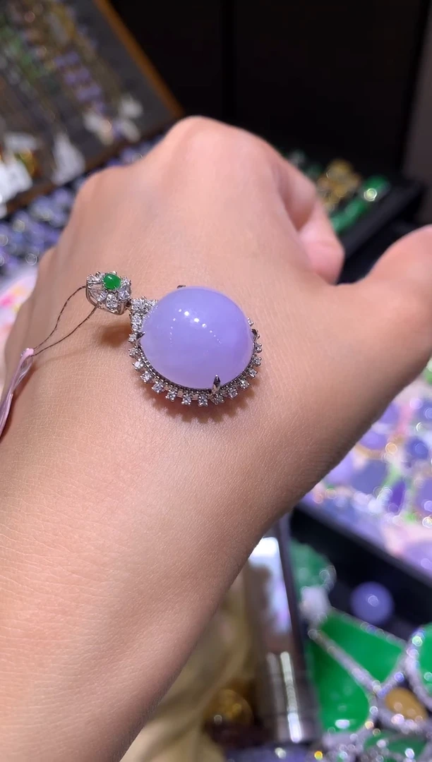 【闪购商品】翡翠吊坠(不含链)18K金镶嵌蛋面
