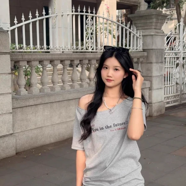 辣妹宽松斜肩短袖T恤女春夏短款露肩休闲女印花宽松甜辣美式上衣
