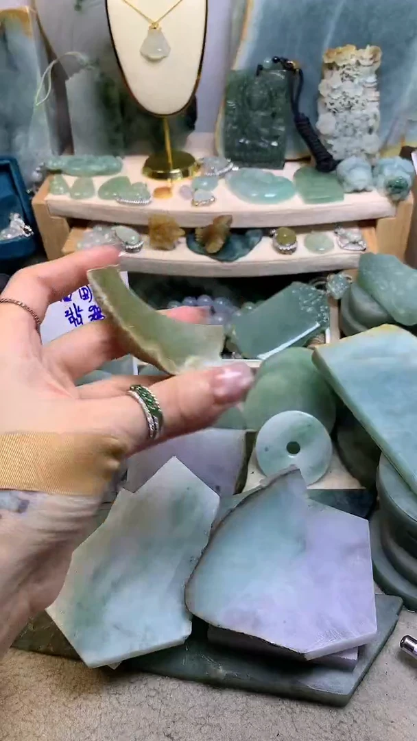 【闪购商品】翡翠挂件未镶嵌缅甸A货翡翠，没有运费险