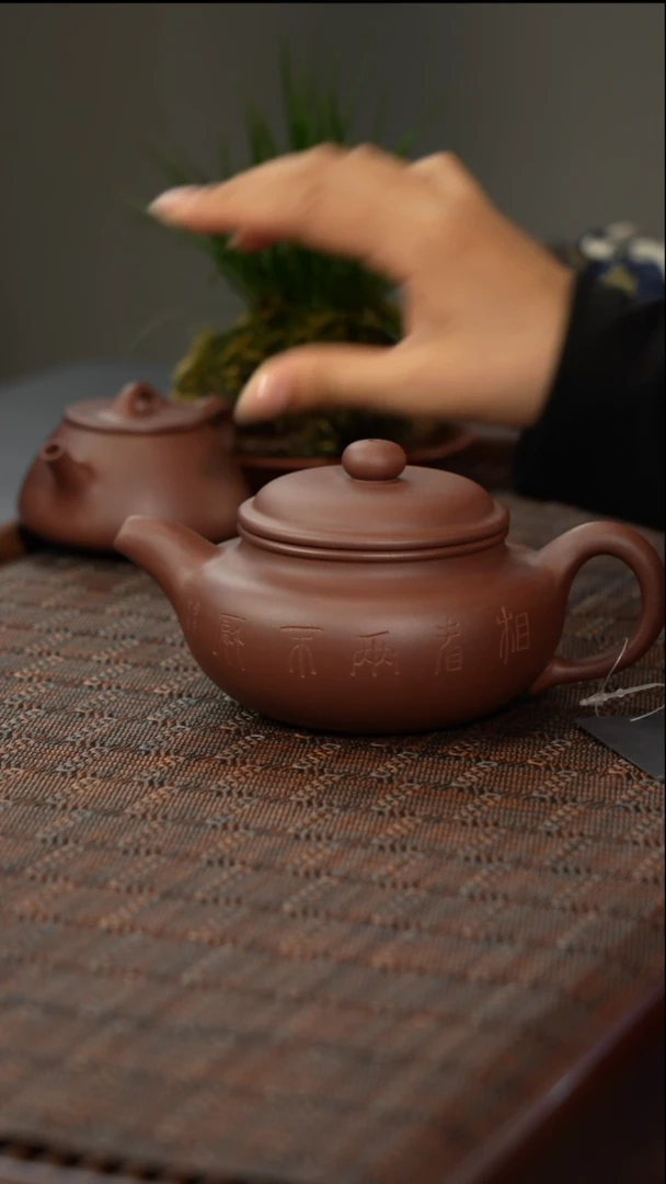 茶壶紫砂大仿古-相看两不厌-龙血砂-345cc