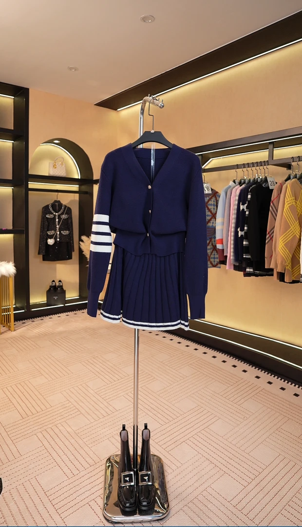 【关关】秋冬百搭套装针织设计师款高定女装时尚 A212