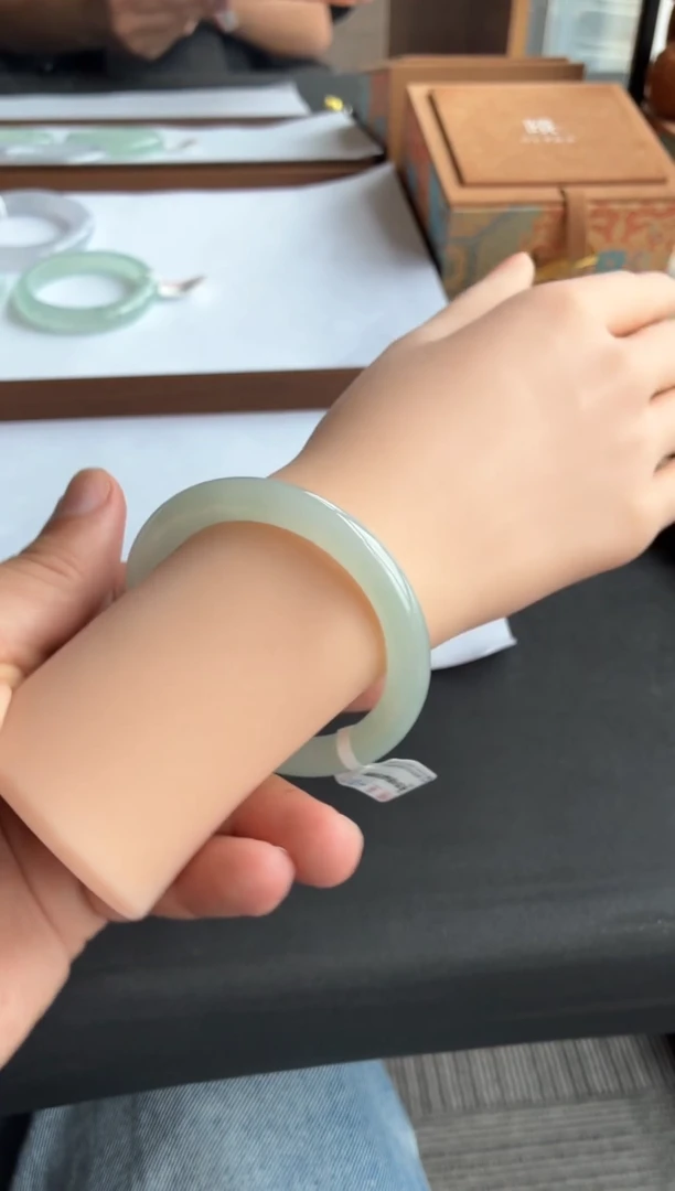 未镶嵌手镯翡翠20号52*8.7*8.2圆条