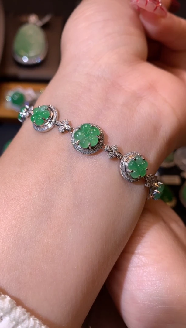 【闪购商品】翡翠吊坠(不含链)18K金镶嵌手链