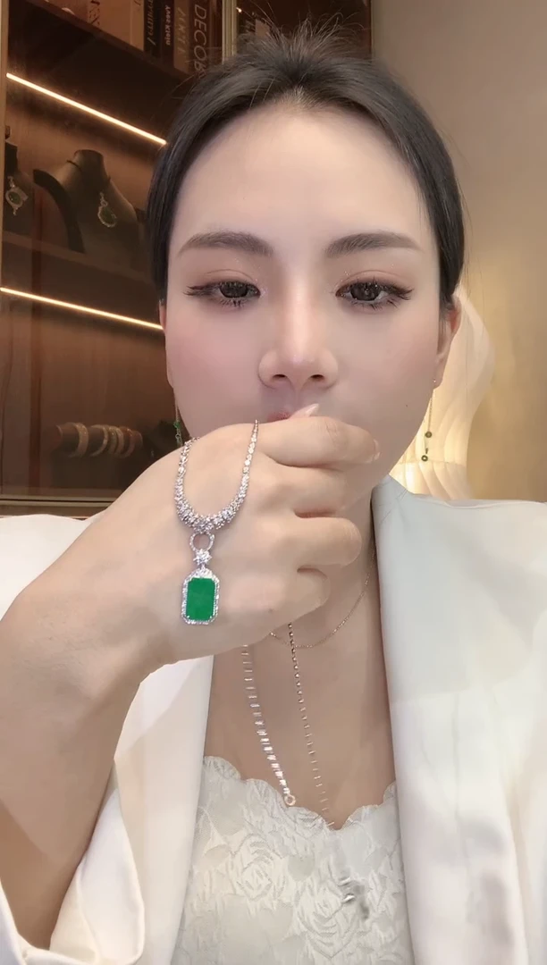 【闪购商品】翡翠吊坠(不含链)18K金镶嵌A3 多样性发货一件