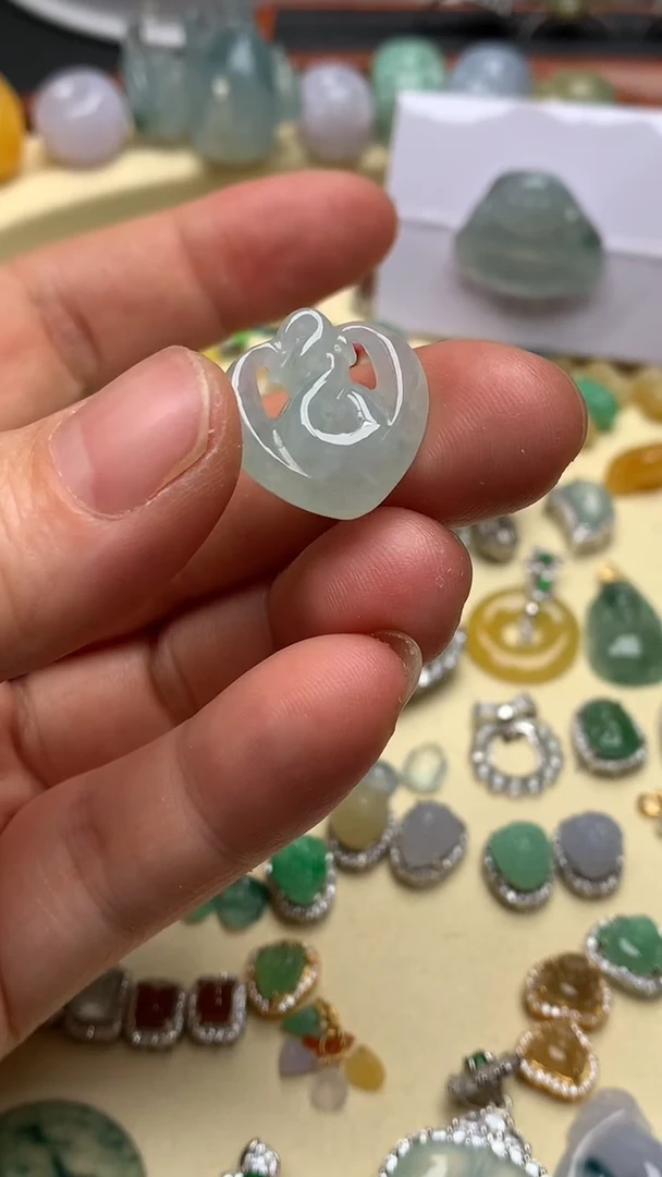 【闪购商品】翡翠颈饰未镶嵌翡翠心心