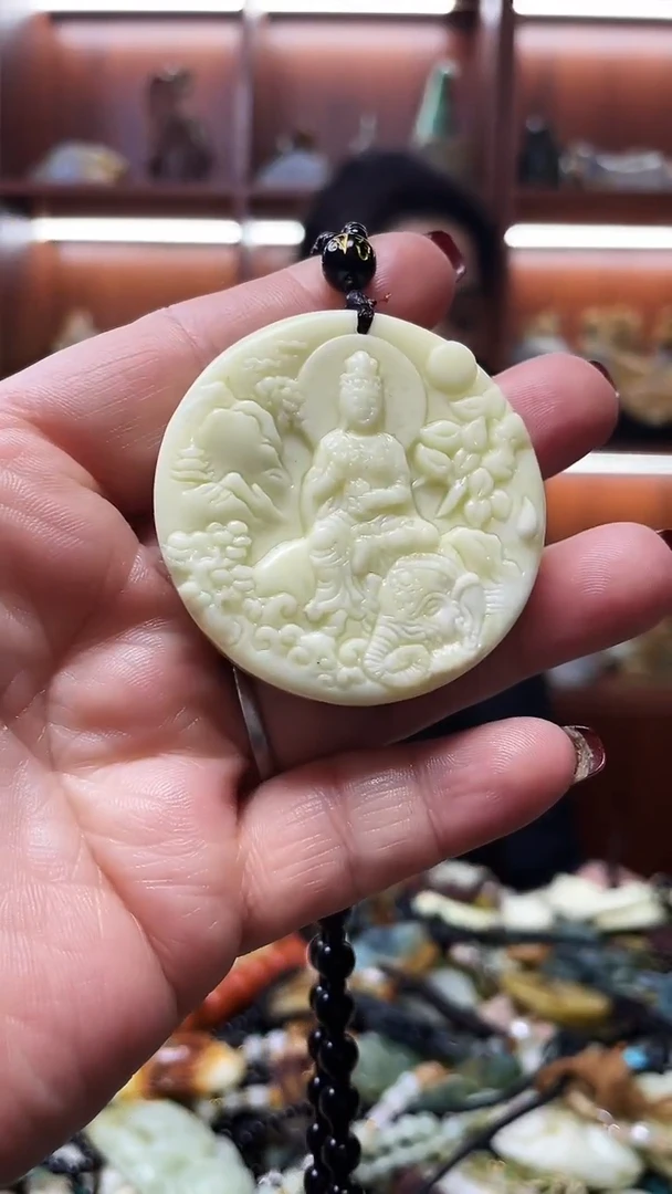 未镶嵌蛇纹石玉吊坠