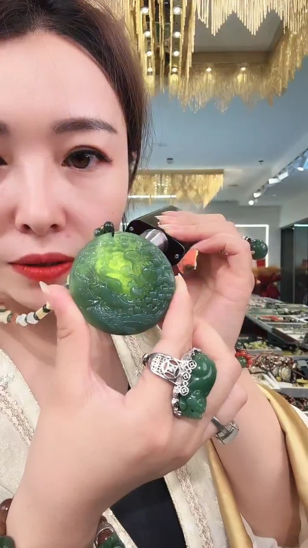 岫玉未镶嵌颈饰吊坠