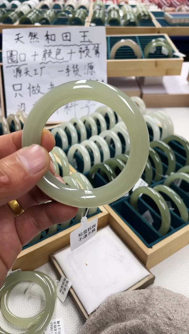 未镶嵌手镯和田玉s****3和田玉手镯170045