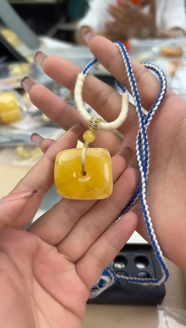 【闪购商品】琥珀裸石未镶嵌蜜蜡手串