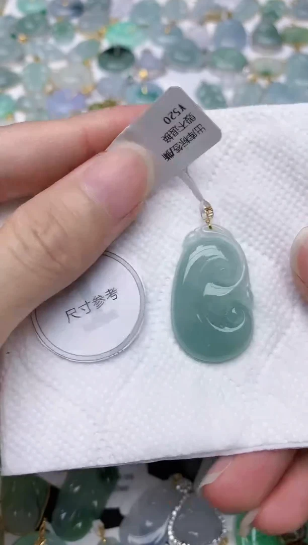 颈饰18K金镶嵌翡翠天然A货翡翠