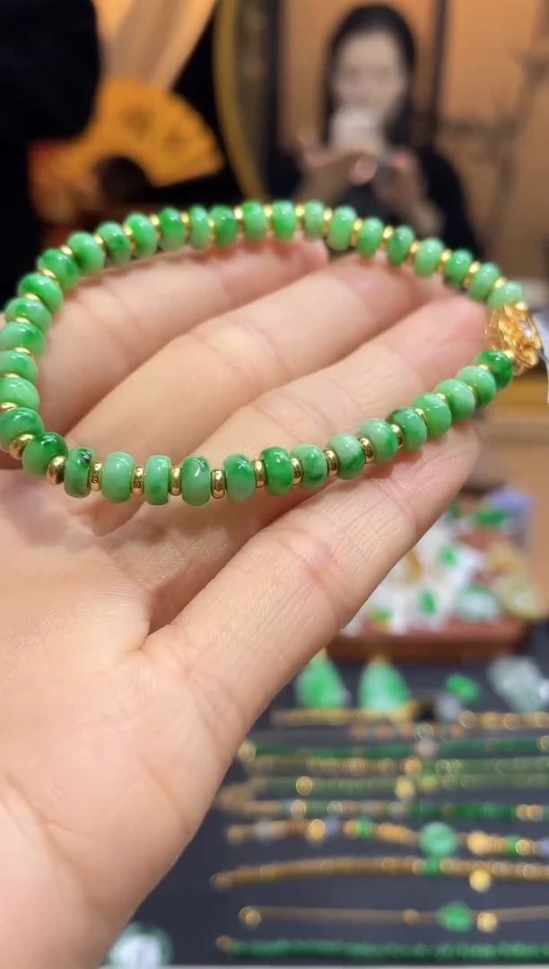 颈饰未镶嵌翡翠手串