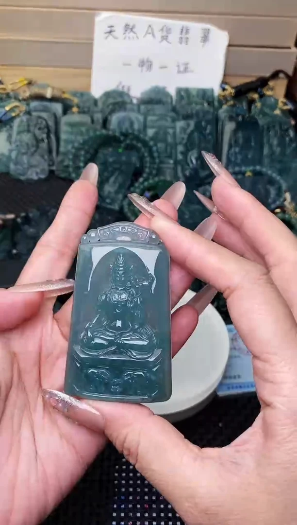 颈饰未镶嵌翡翠