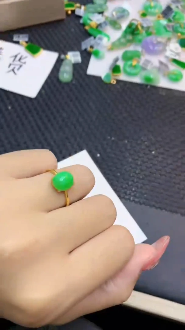 颈饰未镶嵌翡翠1