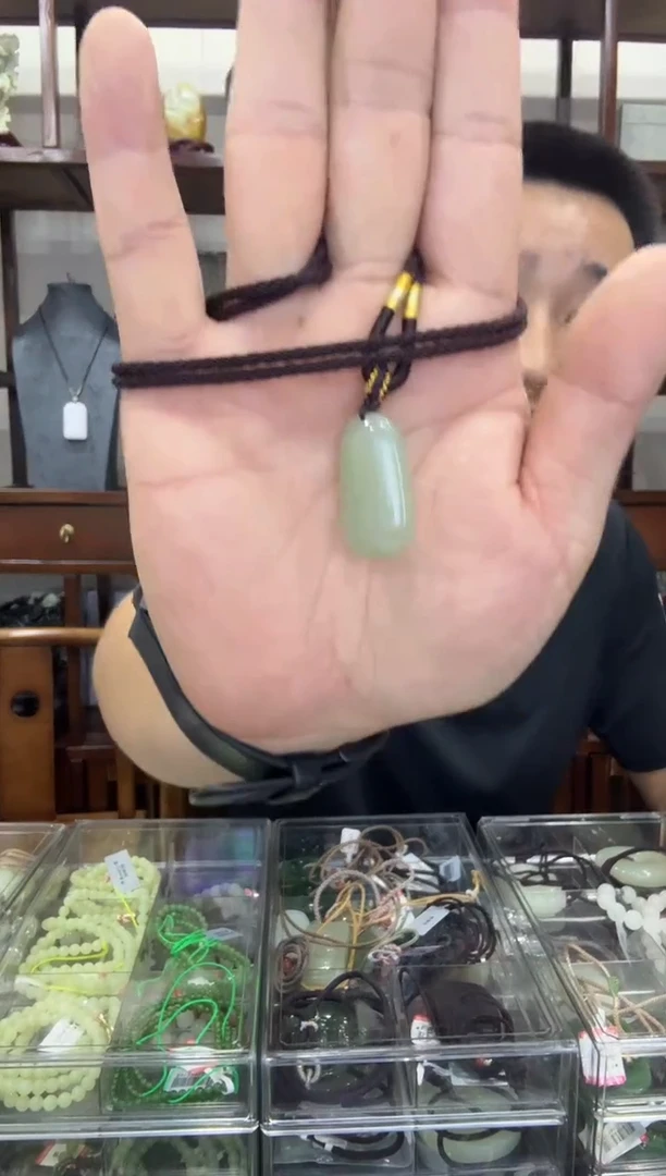 和田玉未镶嵌吊坠(赠链)168