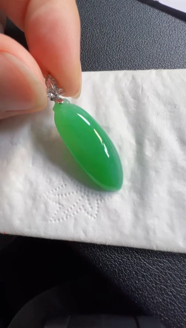 吊坠(不含链)18K金镶嵌翡翠4680