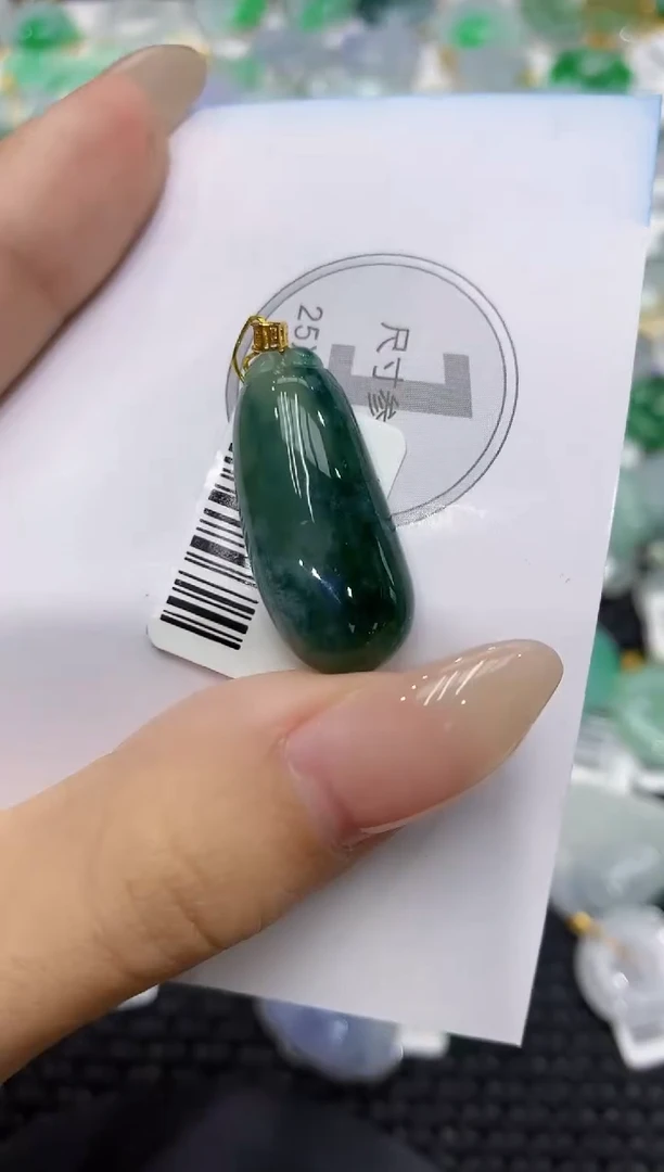 颈饰18K金镶嵌翡翠111111111111