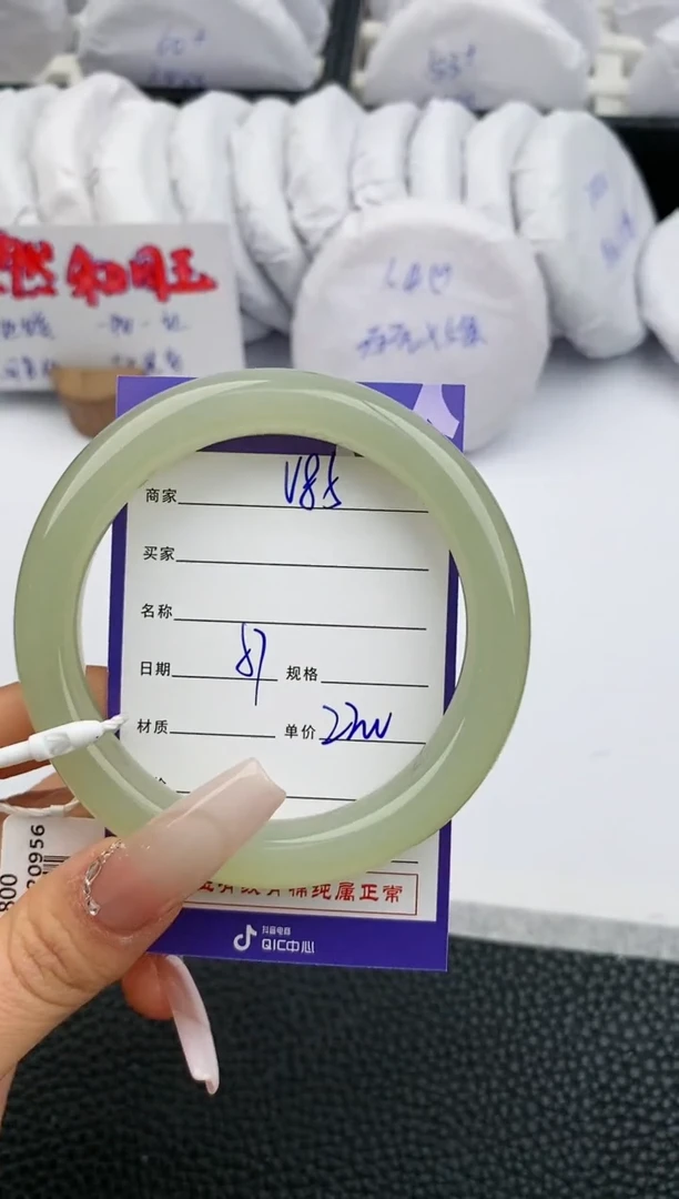 【闪购商品】和田玉手镯未镶嵌85微色差T4