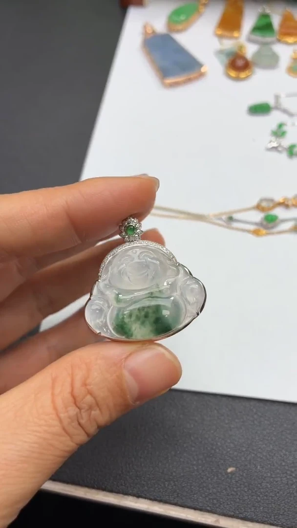 颈饰18K金镶嵌翡翠天然翡翠A货