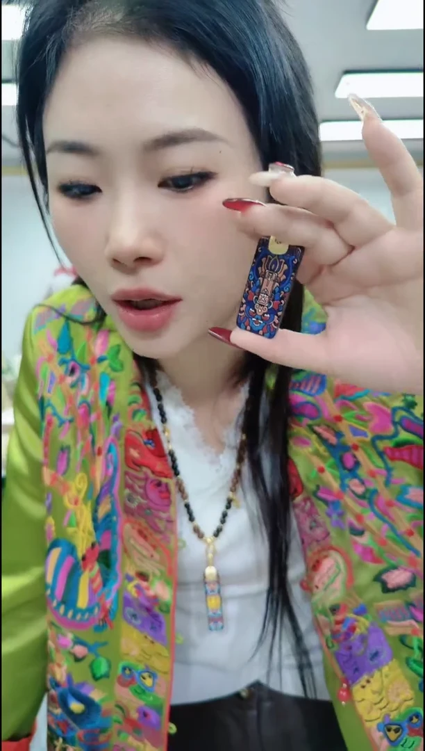 【闪购商品】楠木1863长方蓝牌吊坠