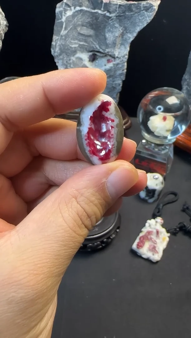 天然辰砂天然朱砂晶体原石吊坠挂件