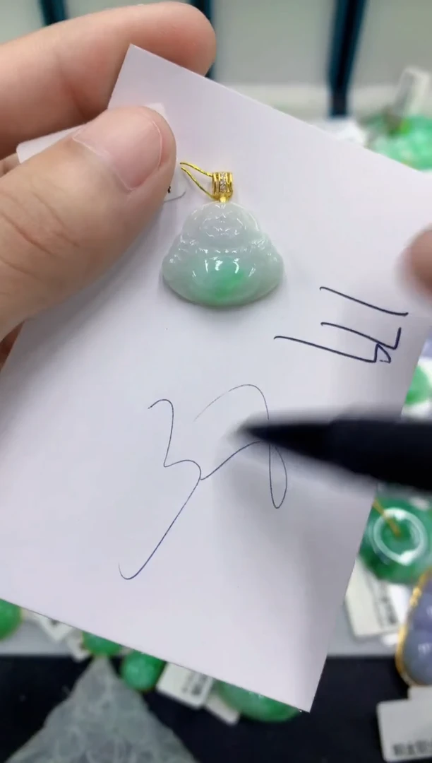 翡翠挂件未镶嵌翡翠