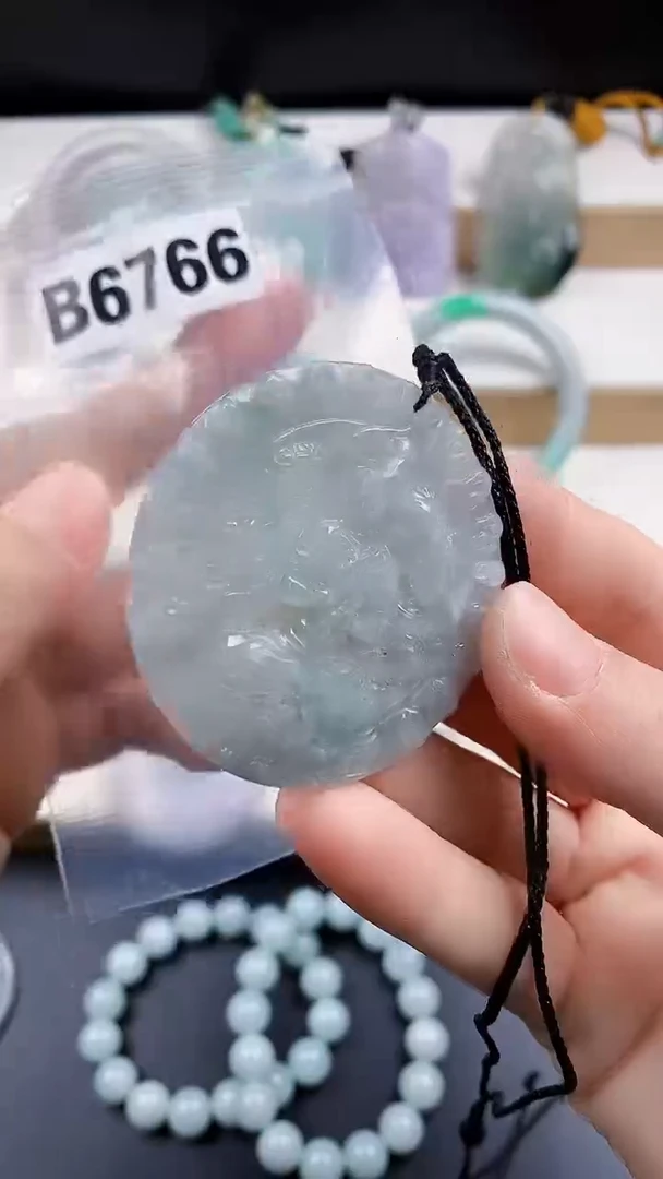 颈饰未镶嵌翡翠天然翡翠吊坠挂件