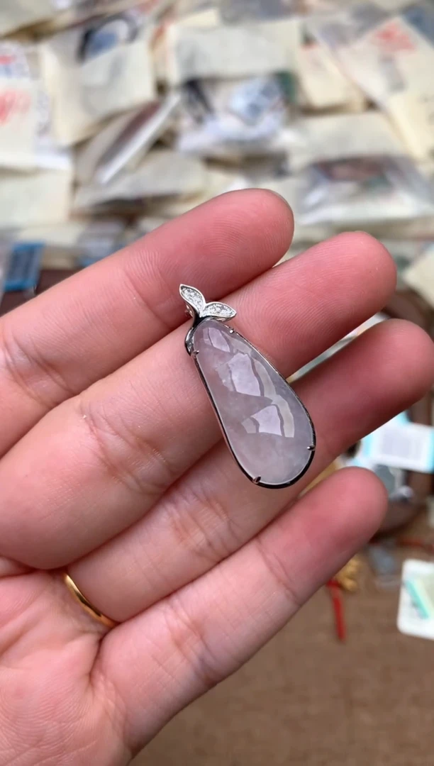 18K金镶嵌挂件翡翠一