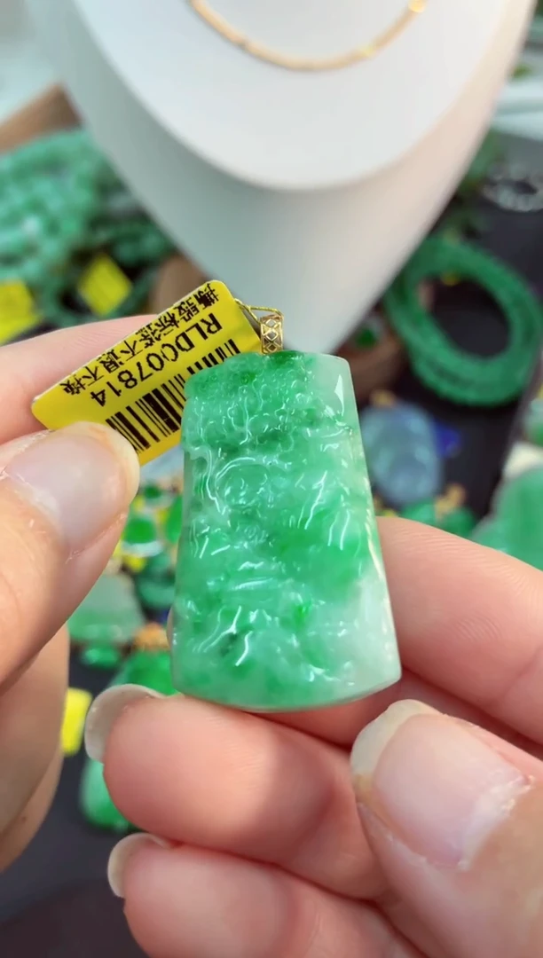 吊坠(不含链)18K金镶嵌翡翠挂件