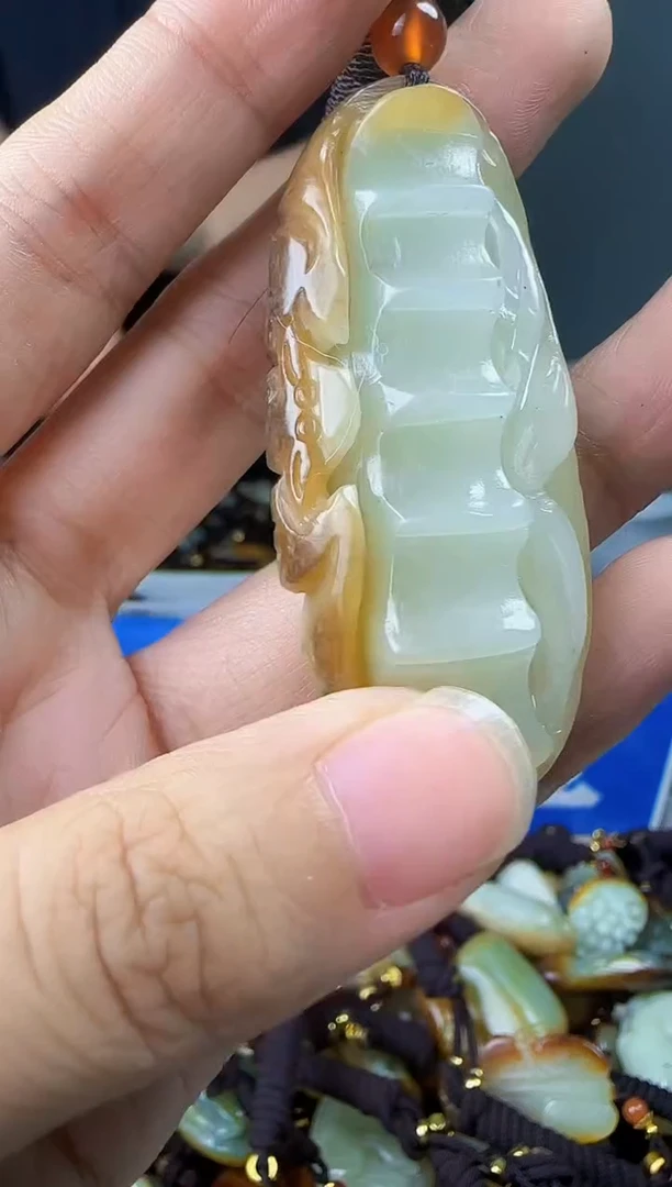 和田玉未镶嵌颈饰1