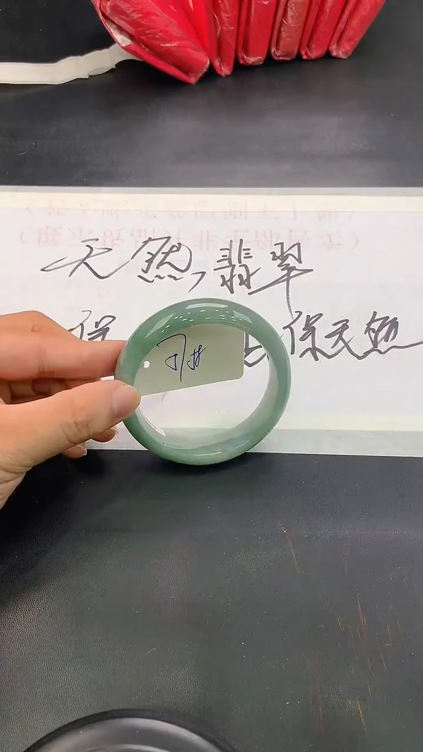 翡翠手镯未镶嵌125