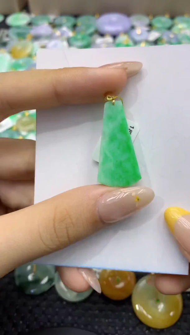 颈饰18K金镶嵌翡翠天然缅甸翡翠A货