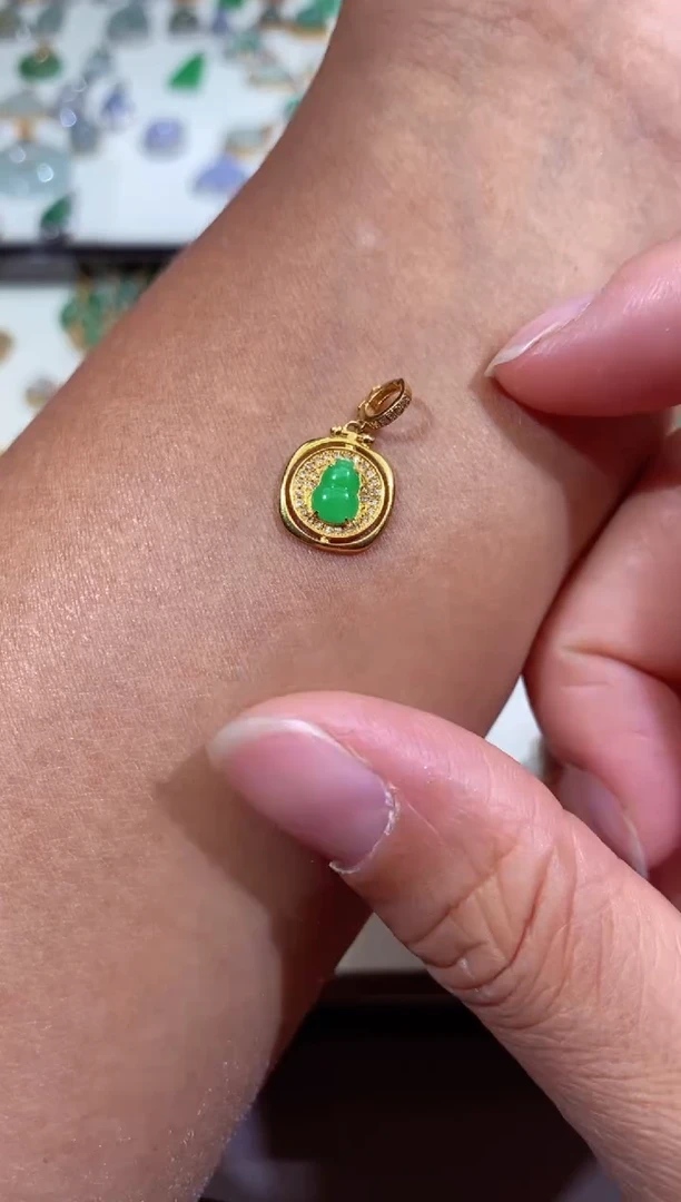 颈饰18K金镶嵌翡翠～****～11111111