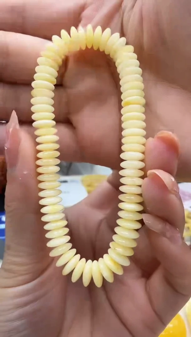 未镶嵌琥珀裸石随机一件