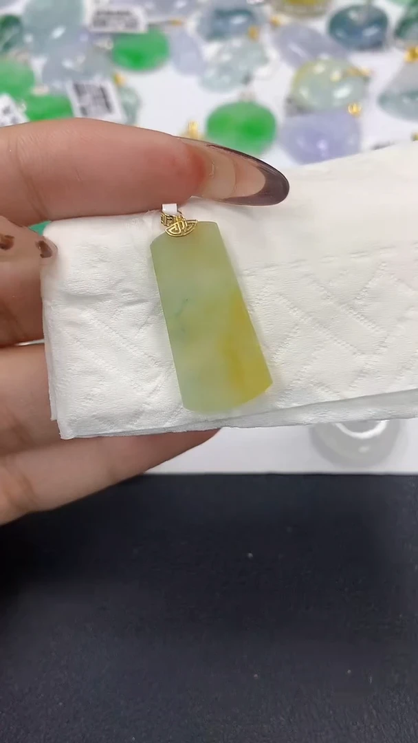 颈饰18K金镶嵌翡翠a货假一赔三支持复检百元上9元证书费自理