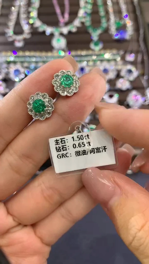 18K金镶嵌耳饰祖母绿a524