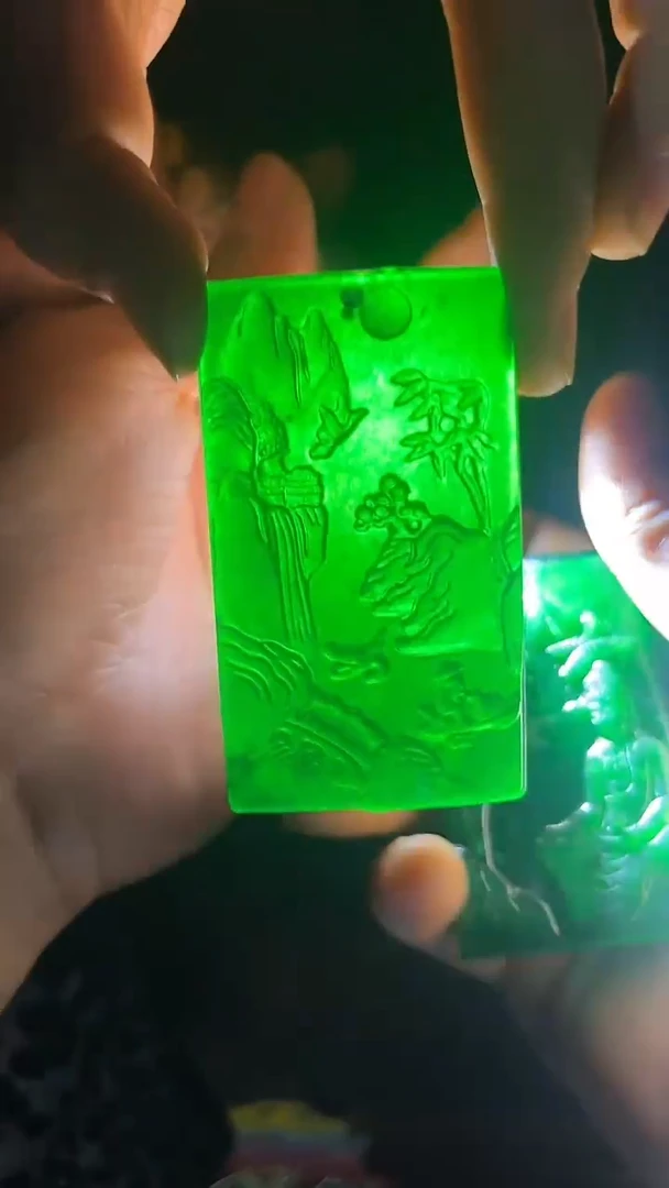 和田玉未镶嵌挂件龙凤山水观音牌其中一个