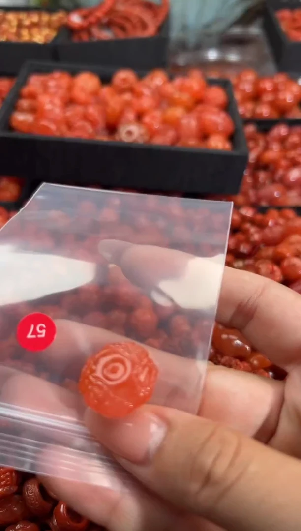 南红玛瑙未镶嵌颈饰1