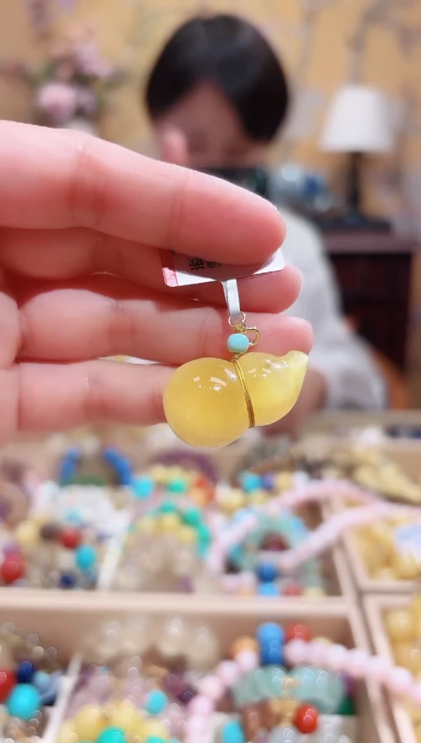 蜜蜡颈饰18K金镶嵌蜜蜡葫芦