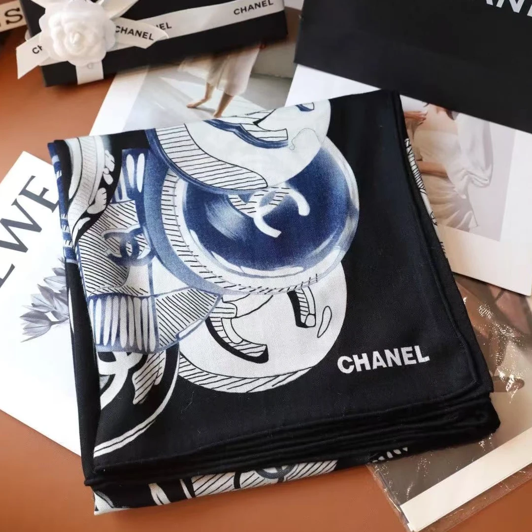 99新 Chanel/香奈儿 22A徽章金币丝巾 90*90