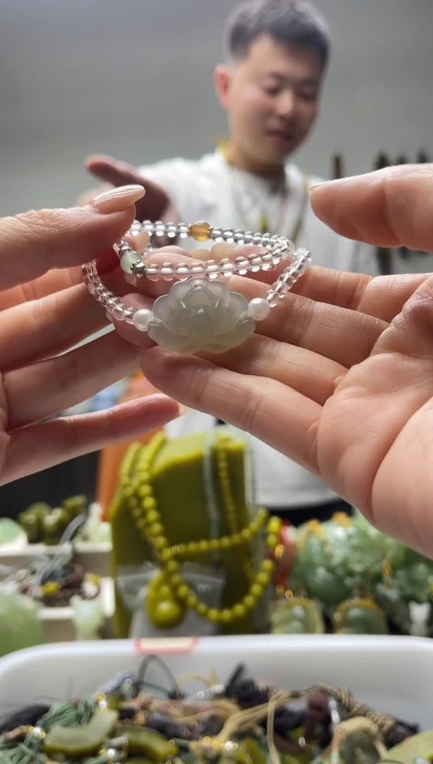 未镶嵌岫玉颈饰`