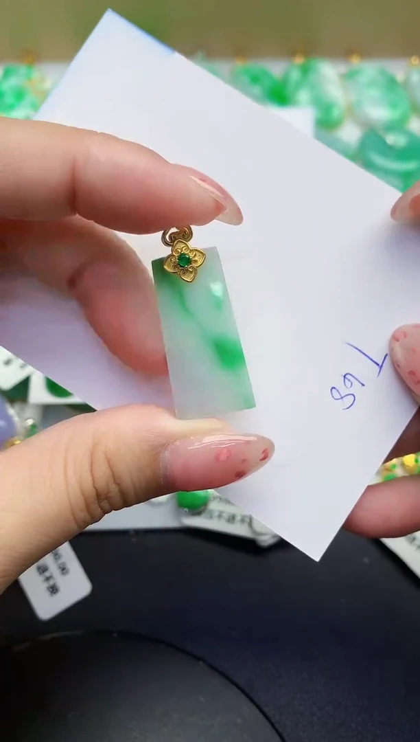 翡翠未镶嵌颈饰缅甸天然翡翠A货