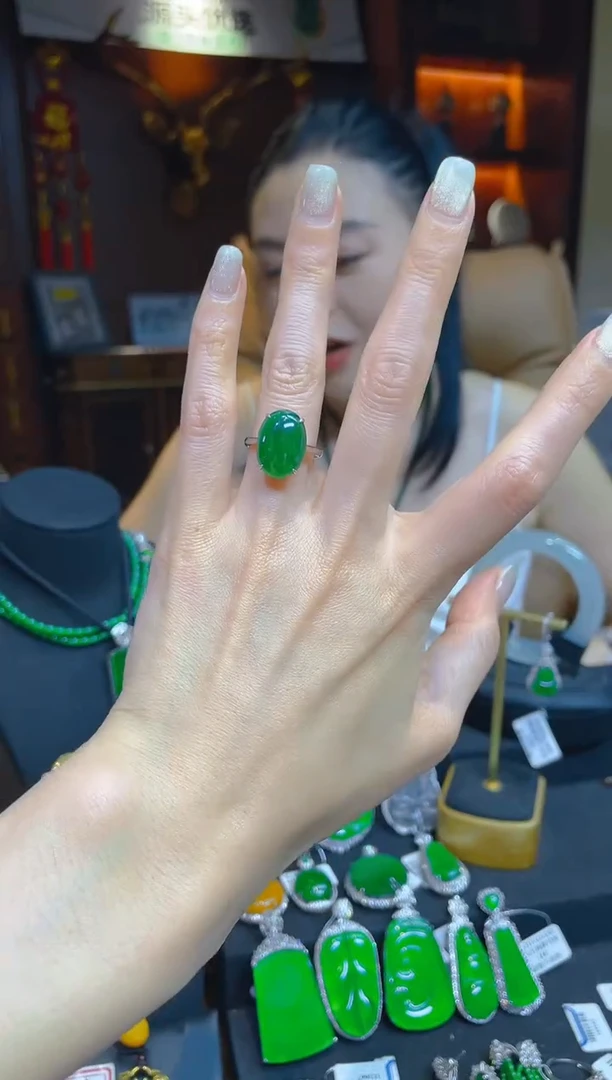 翡翠戒指18K金镶嵌天然A货翡翠戒指/127137