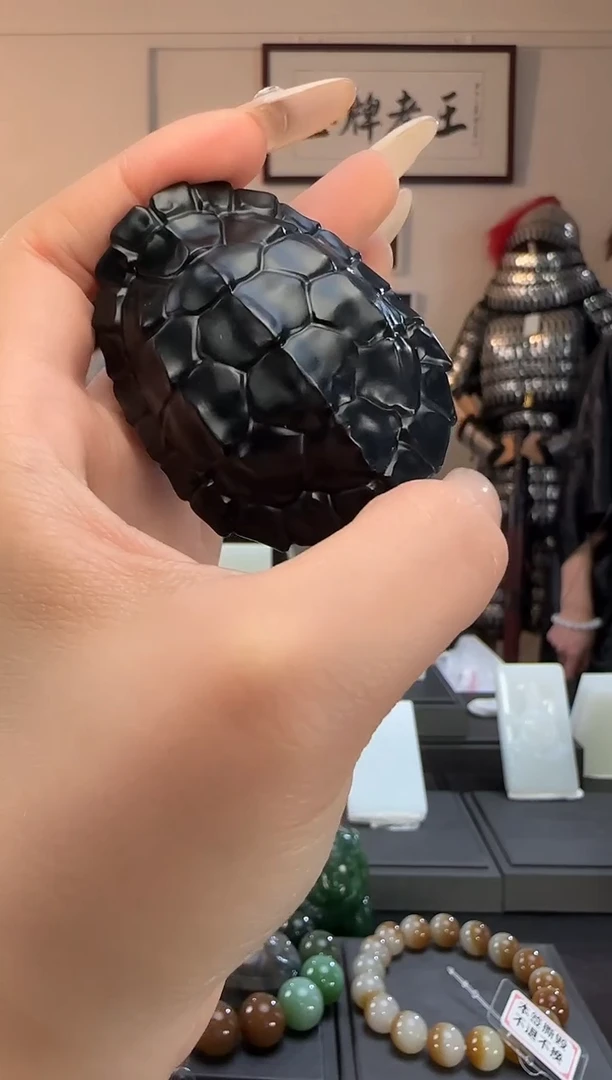 颈饰未镶嵌和田玉尹**名青玉富甲手把